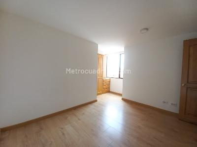 Apartamento de 3 alcobas en venta en Chico Santa Barbara, Bogotá, 117 m² · foto 7 de 16