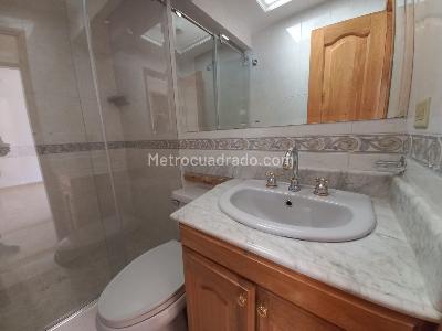 Apartamento de 3 alcobas en venta en Chico Santa Barbara, Bogotá, 117 m² · foto 16 de 16