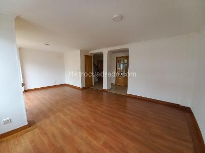 Apartamento de 3 alcobas en venta en Chico Santa Barbara, Bogotá, 117 m² · foto 11 de 16
