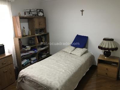 Apartamento de 3 alcobas en venta en Los Rosales, Bogotá, 184 m² · foto 13 de 17