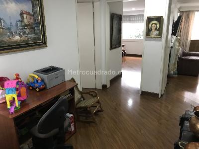 Apartamento de 3 alcobas en venta en Los Rosales, Bogotá, 184 m² · foto 16 de 17