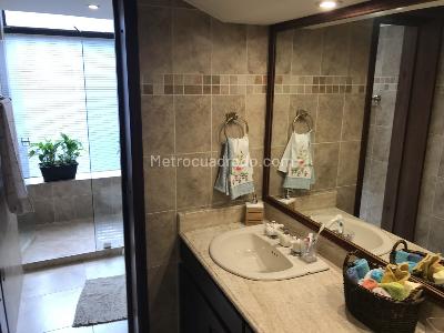 Apartamento de 3 alcobas en venta en Los Rosales, Bogotá, 198 m² · foto 14 de 18