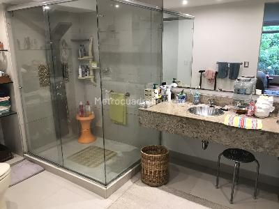 Apartamento de 3 alcobas en venta en Los Rosales, Bogotá, 198 m² · foto 16 de 18