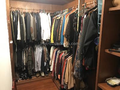 Apartamento de 3 alcobas en venta en Los Rosales, Bogotá, 198 m² · foto 17 de 18
