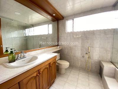 Apartamento en venta en Santa Barbara Occidental, Bogotá · foto 6 de 19