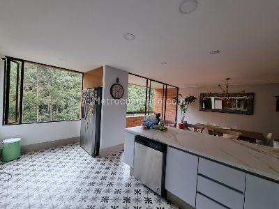 Apartamento de 3 alcobas en venta en Sierras Del Moral, Bogotá, 209 m² · foto 12 de 19