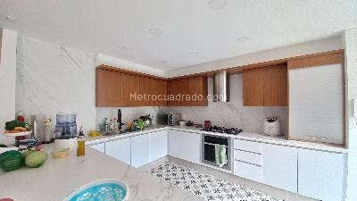 Apartamento de 3 alcobas en venta en Sierras Del Moral, Bogotá, 209 m² · foto 2 de 19