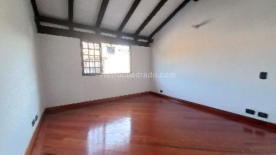 Casa de 3 alcobas en venta en Santa Coloma, Bogotá, 192 m² · foto 11 de 20