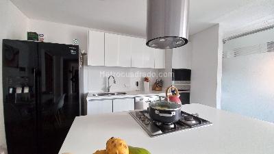 Apartamento de 3 alcobas en venta en Santa Barbara, Bogotá, 106 m² · foto 2 de 20