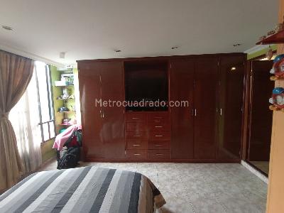 Casa de 5 alcobas en venta en Las Ferias, Bogotá, 410 m² · foto 10 de 19