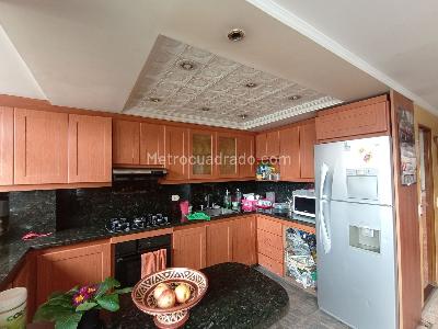 Casa de 5 alcobas en venta en Las Ferias, Bogotá, 410 m² · foto 8 de 19