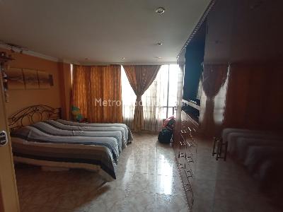 Casa de 5 alcobas en venta en Las Ferias, Bogotá, 410 m² · foto 9 de 19