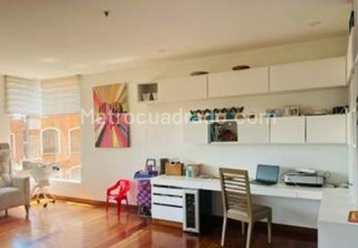 Apartamento de 3 alcobas en venta en La Cabrera, Bogotá, 220 m² · foto 7 de 20