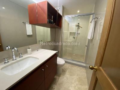 Apartamento en venta en Las Rosales, Bogotá · foto 3 de 18