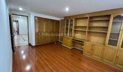 Casa de 3 alcobas en venta en Santa Barbara Alta, Bogotá, 594 m² · foto 11 de 20