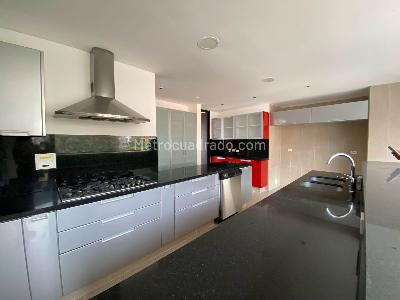 Apartamento de 3 alcobas en venta en Rosales Bella Vista, Bogotá, 284 m² · foto 2 de 20