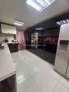 Apartamento de 4 alcobas en venta en La Carolina Country, Bogotá, 250 m² · foto 4 de 20