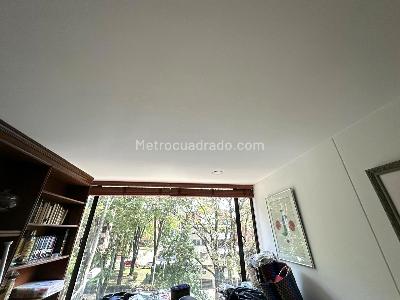 Apartamento de 3 alcobas en venta en Chico Norte, Bogotá, 133 m² · foto 3 de 20