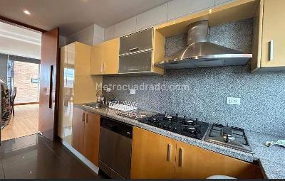 Apartamento de 3 alcobas en venta en Altos Del Refugio, Bogotá, 175 m² · foto 7 de 14