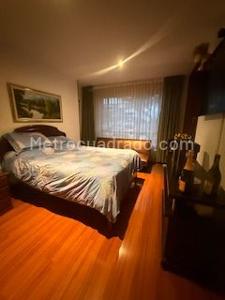 Apartamento de 3 alcobas en venta en Chico San Patricio, Bogotá, 235 m² · foto 10 de 17