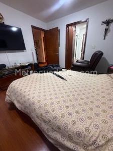 Apartamento de 3 alcobas en venta en Chico San Patricio, Bogotá, 235 m² · foto 15 de 17