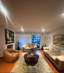 Apartamento de 3 alcobas en venta en Chico San Patricio, Bogotá, 235 m² · foto 1 de 17