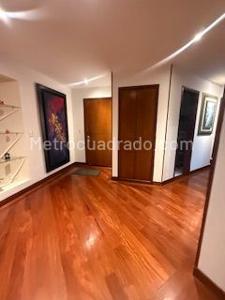 Apartamento de 3 alcobas en venta en Chico San Patricio, Bogotá, 235 m² · foto 5 de 17