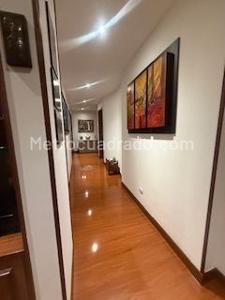 Apartamento de 3 alcobas en venta en Chico San Patricio, Bogotá, 235 m² · foto 8 de 17