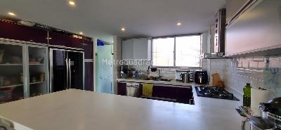 Apartamento de 3 alcobas en venta en Chico Santa Barbara, Bogotá, 135 m² · foto 15 de 19