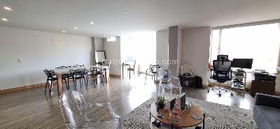 Apartamento de 3 alcobas en venta en Chico Santa Barbara, Bogotá, 135 m² · foto 3 de 19