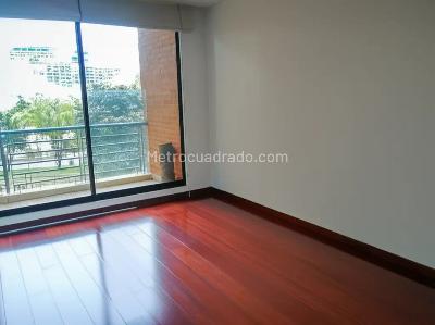 Apartamento de 3 alcobas en venta en Chico Navarro Santa Barbara, Bogotá, 171 m² · foto 3 de 20