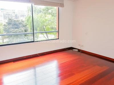 Apartamento de 3 alcobas en venta en Chico Navarro Santa Barbara, Bogotá, 171 m² · foto 10 de 20