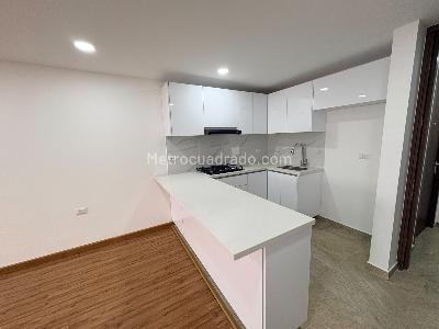 Apartamento de 3 alcobas en venta en Cedritos, Bogotá, 95 m² · foto 2 de 16