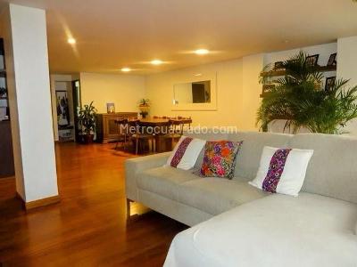 Apartamento de 3 alcobas en venta en Chico Autopista, Bogotá, 137 m² · foto 3 de 13
