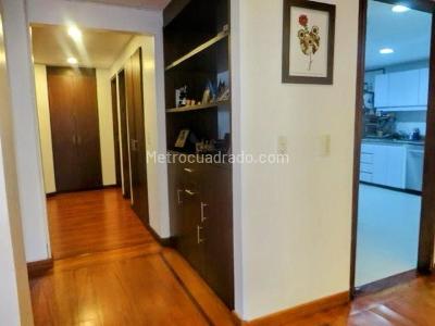 Apartamento de 3 alcobas en venta en Chico Autopista, Bogotá, 137 m² · foto 7 de 13