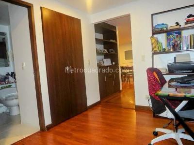 Apartamento de 3 alcobas en venta en Chico Autopista, Bogotá, 137 m² · foto 8 de 13
