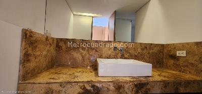 Apartamento de 2 alcobas en venta en El Refugio, Bogotá, 176 m² · foto 16 de 18