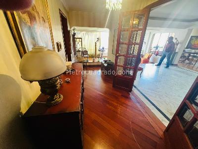 Apartamento de 2 alcobas en venta en Santa Barbara Central, Bogotá, 167 m² · foto 8 de 16