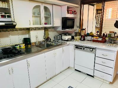 Apartamento de 2 alcobas en venta en Santa Barbara Central, Bogotá, 167 m² · foto 10 de 16