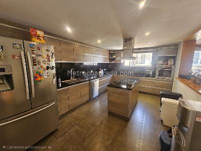 Apartamento de 4 alcobas en venta en San Patricio, Bogotá, 233 m² · foto 6 de 17