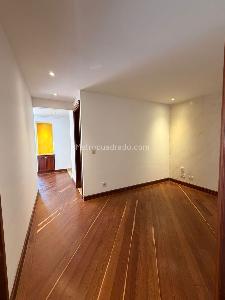 Apartamento en venta en Santa Barbara Occidental, Bogotá · foto 4 de 17