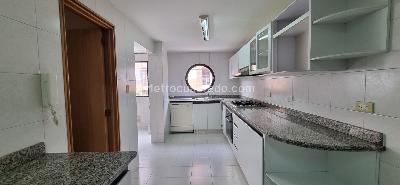 Apartamento de 3 alcobas en venta en Santa Barbara, Bogotá, 198 m² · foto 6 de 15