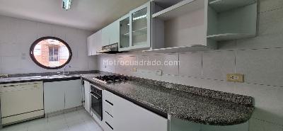 Apartamento de 3 alcobas en venta en Santa Barbara, Bogotá, 198 m² · foto 5 de 15