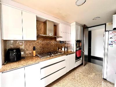 Apartamento de 3 alcobas en venta en Bosque Medina, Bogotá, 232 m² · foto 4 de 17