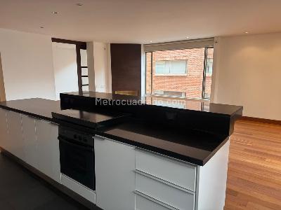 Apartamento en arriendo en Chico Reservado, Bogotá · foto 3 de 12