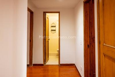 Apartamento de 3 alcobas en venta en Chico Navarra, Bogotá, 103 m² · foto 3 de 16