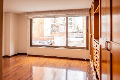 Apartamento de 3 alcobas en venta en Chico Navarra, Bogotá, 103 m² · foto 4 de 16