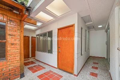 Casa de 4 alcobas en venta en Santa Barbara Alta, Bogotá, 776 m² · foto 3 de 16