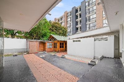 Casa de 4 alcobas en venta en Santa Barbara Alta, Bogotá, 776 m² · foto 2 de 16