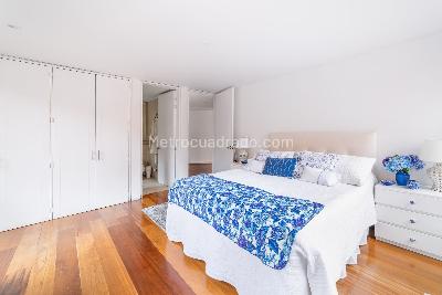 Apartamento de 3 alcobas en venta en La Cabrera, Bogotá, 234 m² · foto 2 de 18